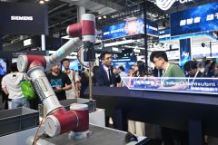 “AI4S”的冲破不只表现正在生命科学领 